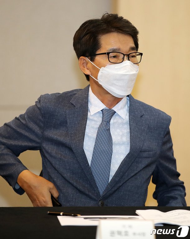 장관 모두발언 경청하는 권혁호 부사장 : 네이트 뉴스