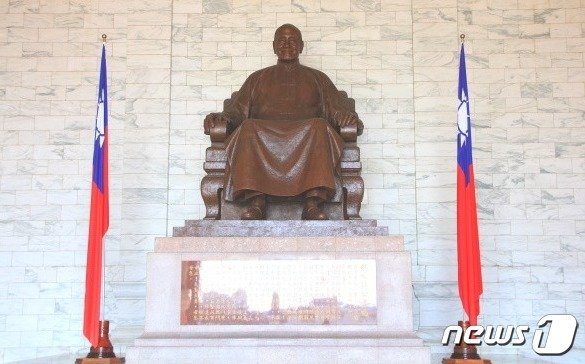 대만, 국부 장개석 동상 철거한다…과거사 청산 차원 : 네이트 뉴스