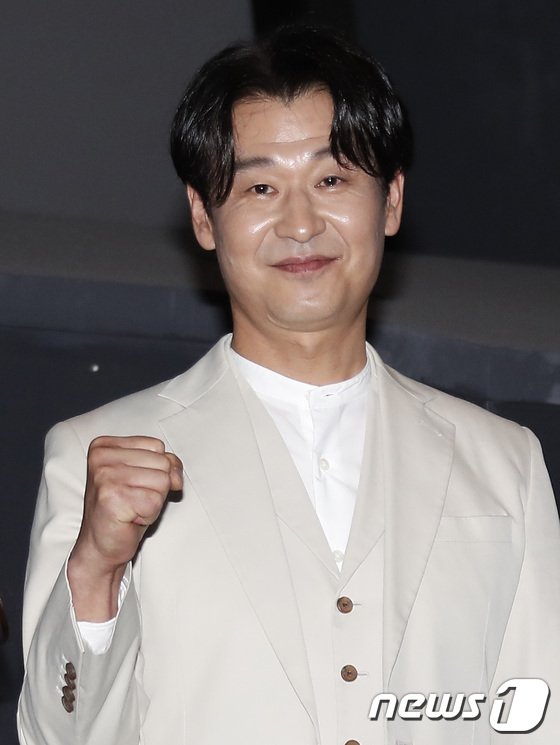 박혁권 '불도저에 탄 소녀' 파이팅 : 네이트 연예
