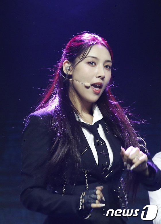 라잇썸 초원, 시원시원한 가창력 : 네이트 연예