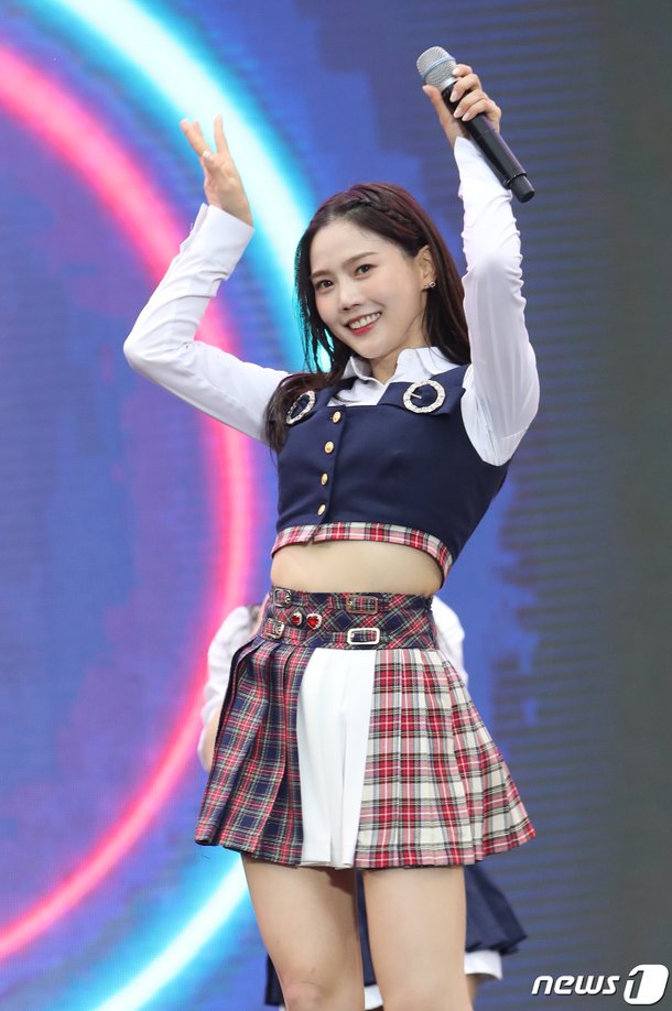 오마이걸 효정, 춤추는 인간 비타민 | 아이돌24시 : 네이트 연예