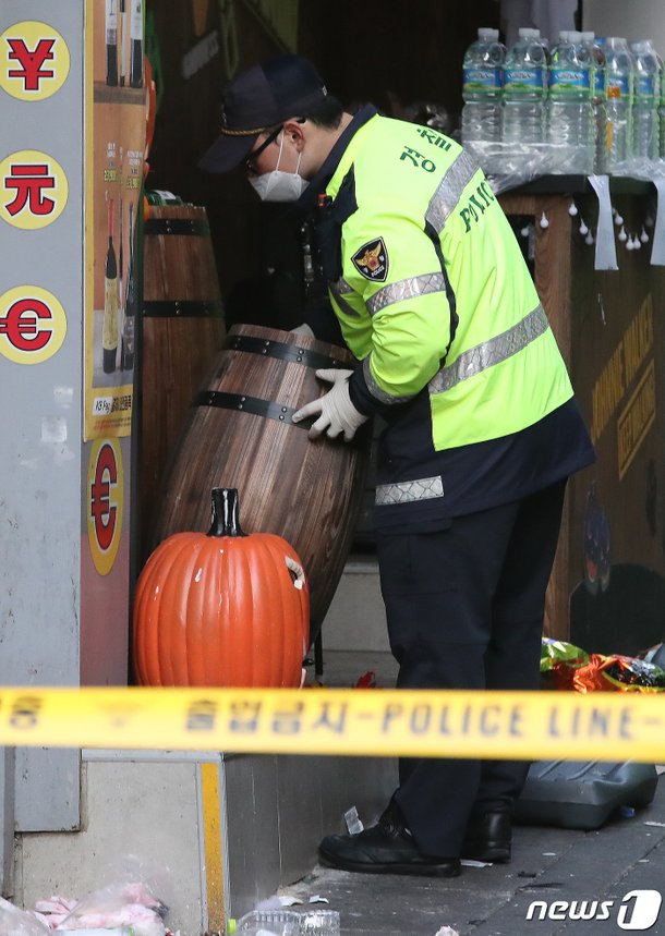 이태원 사고현장 조사하는 경찰 네이트 뉴스