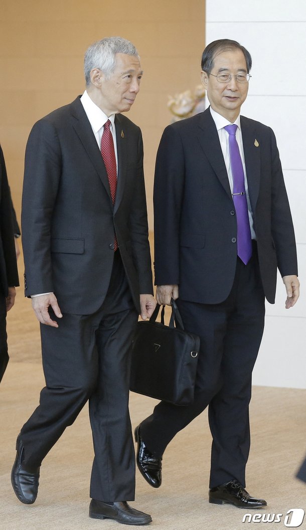 APEC 참가한 한덕수 국무총리와 싱가포르 총리 네이트 뉴스