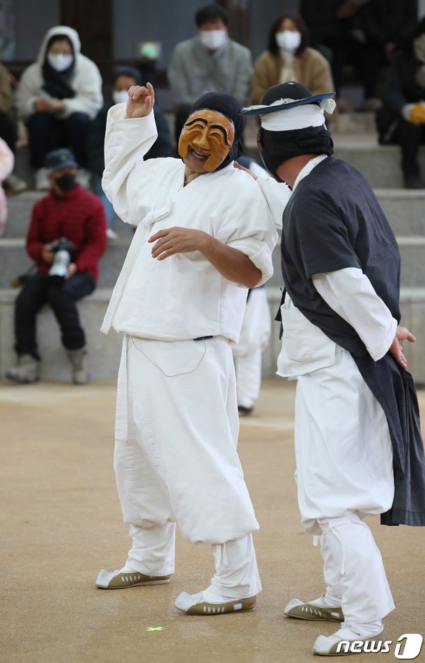 '한국의 탈춤' 유네스코 인류무형문화유산 등재 기념 하회별신굿탈놀이 : 네이트 뉴스