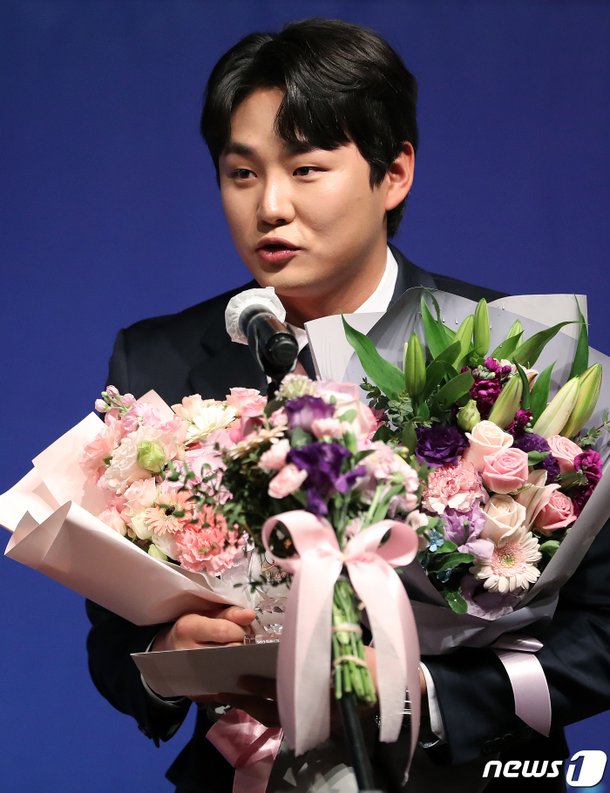 &amp;#39;영혼의 단짝&amp;#39; 박세혁 대신 양의지…정철원 &amp;quot;의지 선배 의지해야죠&amp;quot; : 네이트 스포츠