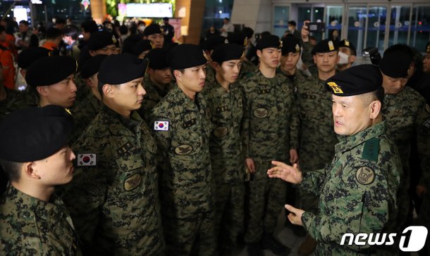 대원들 격려하는 손식 특전사령관 : 네이트 뉴스