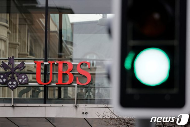 S&P, CS 인수한 UBS 신용등급 전망 '부정적' 하향 조정 : 네이트 뉴스
