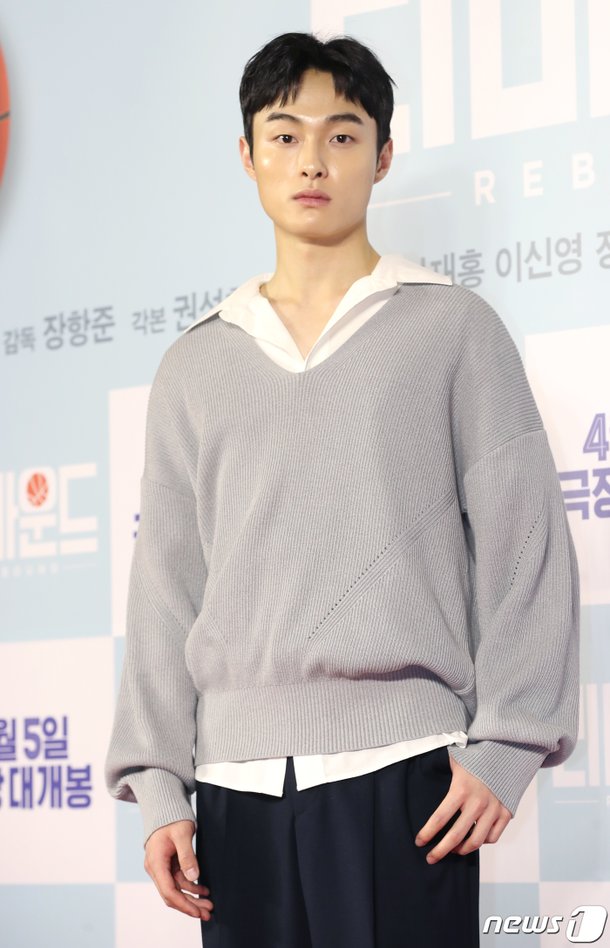 윤찬영, 영화관 온 '딜리버리맨' : 네이트 연예