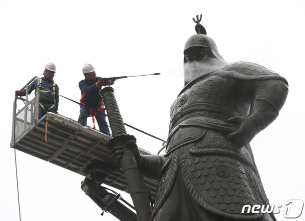 세수하는 장군님 : 네이트 뉴스