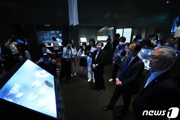 '영원한 여정, 특별한 동행' 특별전 언론 공개 : 네이트 뉴스