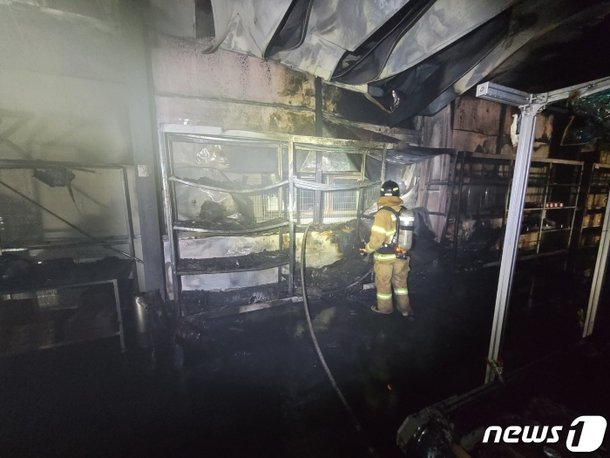 김해 진례면 공장 화재 3시간여 만에 진화…재산피해 1억5000만원 : 네이트 뉴스 김해 진례면 공장 화재 3시간여 만에 진화…재산피해 1억5000만원 : 네이트 뉴스