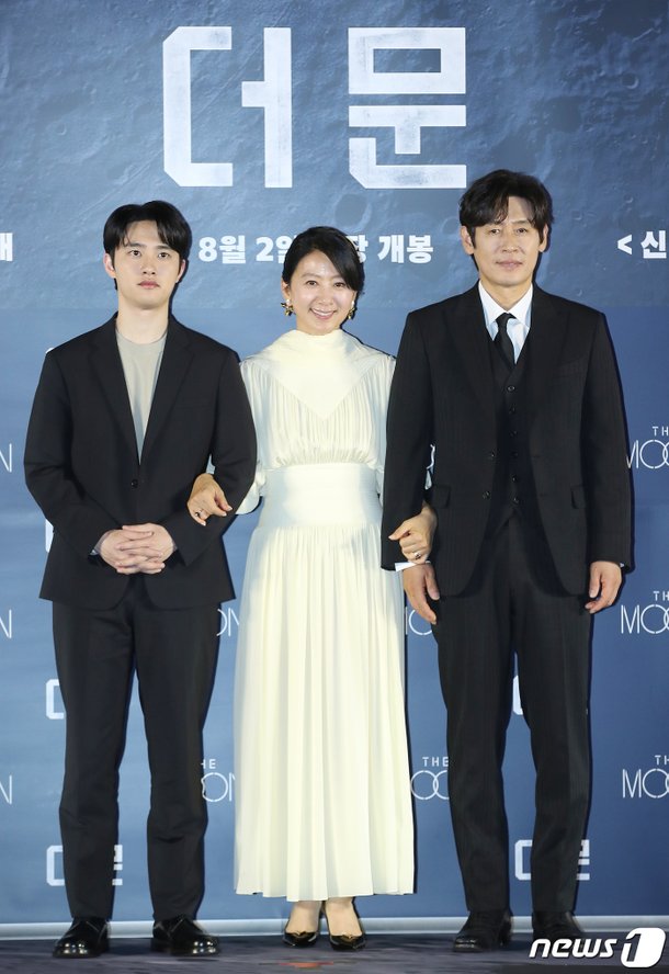 '더 문' 도경수·김희애·설경구 : 네이트 연예