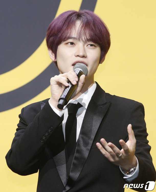 천러, 제가 처음으로 작사에 참여한 곡이 들어 있어요 : 네이트 연예