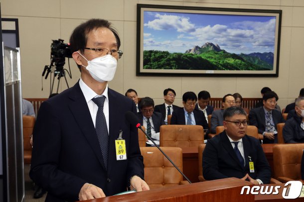 [국감]질의에 답하는 샤니 대표이사 : 네이트 뉴스