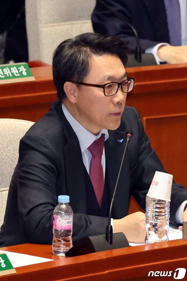질의에 답하는 김진욱 공수처장 : 네이트 뉴스