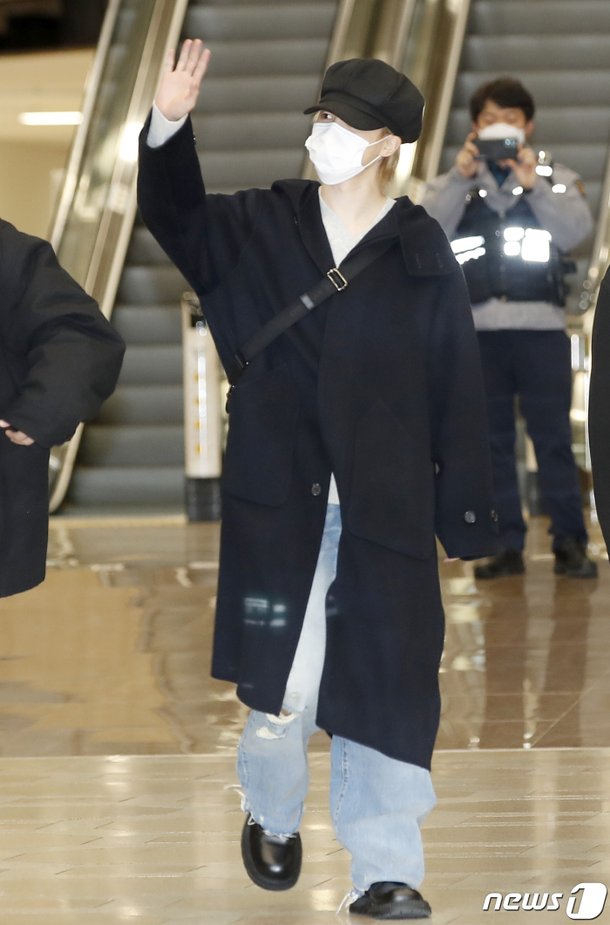 BTS 지민, 솜사탕 손 인사 : 네이트 연예