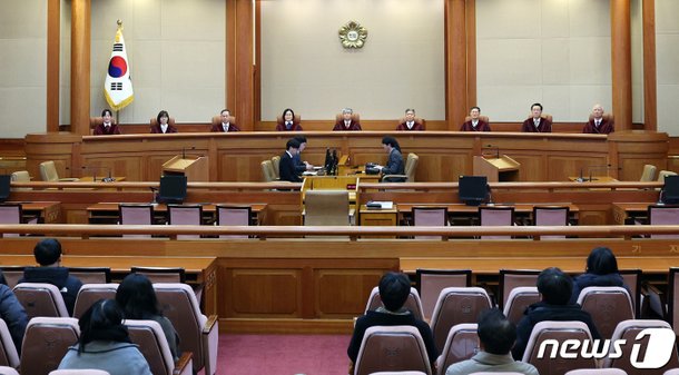 헌법재판소, 9인 완전체로 올해 마지막 선고 : 네이트 뉴스