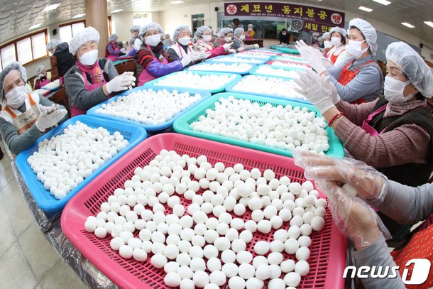 동지 팥죽에 넣을 새알심 : 네이트 뉴스