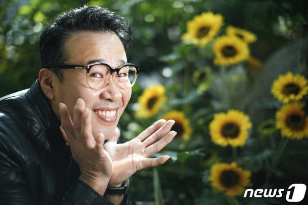 조상기, 팬심 해바라기 만드는 꽃받침 포즈 : 네이트 연예