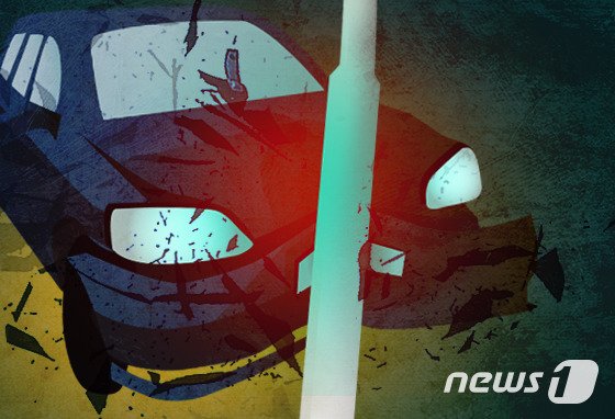 BMW 몰다 전봇대 '쾅'…차 버리고 도주한 운전자 추적 중 : 네이트 뉴스