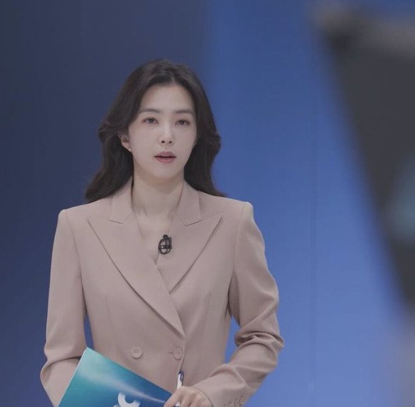 JTBC 강지영 아나운서, 오늘 '금융맨' 결혼…