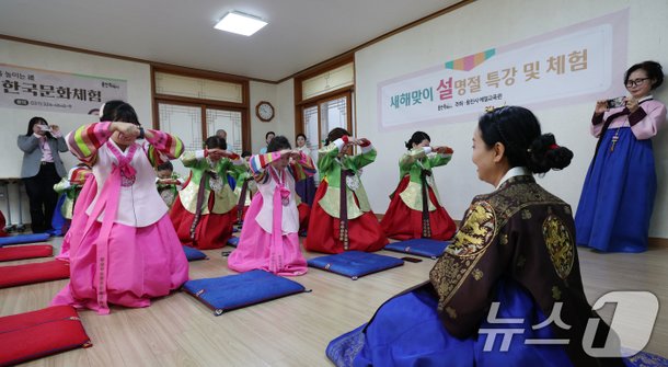 세배 배우는 다문화가정 참가자들 : 네이트 뉴스