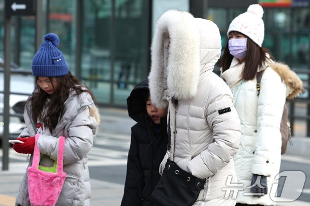 '입춘 한파' 영하권 추위에 강바람 분다…전라권·제주 많은 눈[오늘 날씨] 네이트 뉴스