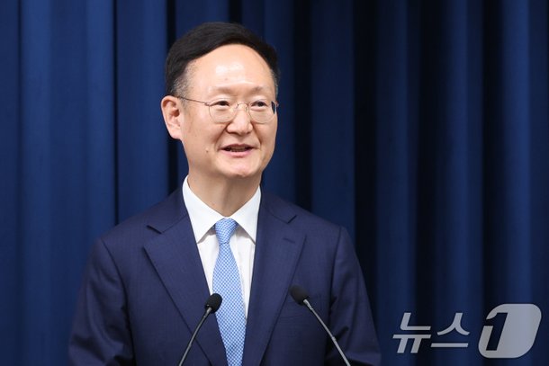 봉욱 민정수석, 수석보좌관 회의 브리핑 : 네이트 뉴스