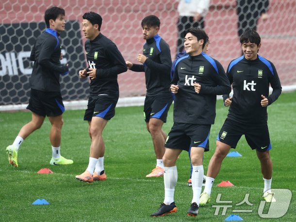 화기애애한 축구 국가대표팀 : 네이트 스포츠