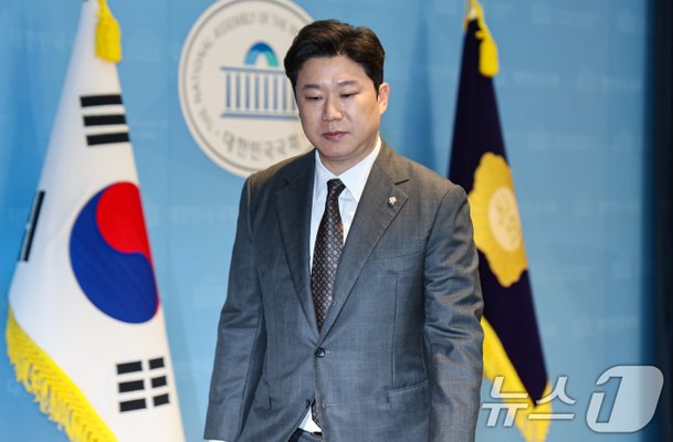 징계 관련 입장 발표 마친 진종오 의원 : 네이트 뉴스