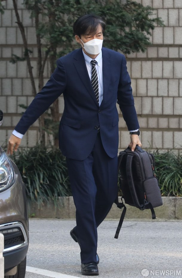 공판 출석하는 조국 전 장관 : 네이트 뉴스