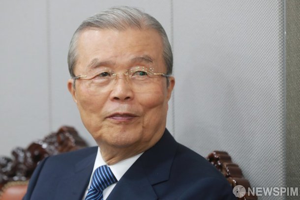 다른 미래를 위한 성찰과 모색 포럼 자리한 김종인 전 비상대책위원장 : 네이트 뉴스