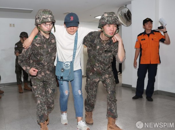 군 구조대원들 신속한 대응 : 네이트 뉴스