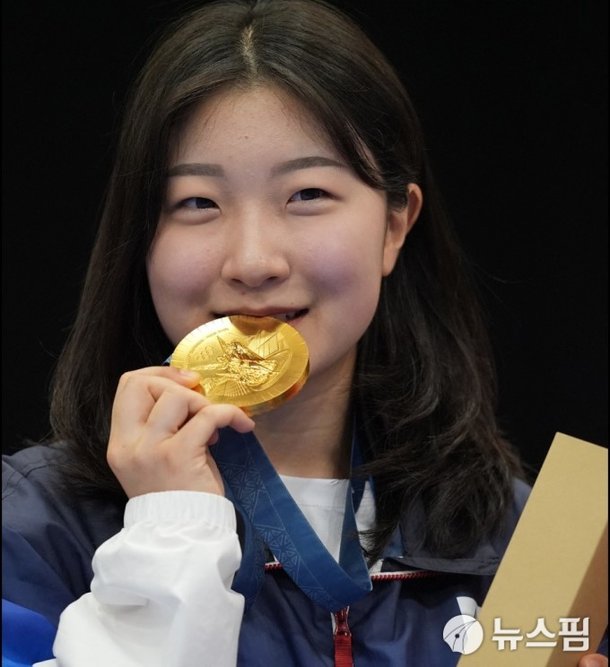 '역대 최연소 金' 반효진 "절대, 자만하지 않을게요" : 네이트 스포츠 '역대 최연소 金' 반효진 "절대, 자만하지 않을게요" : 네이트 스포츠