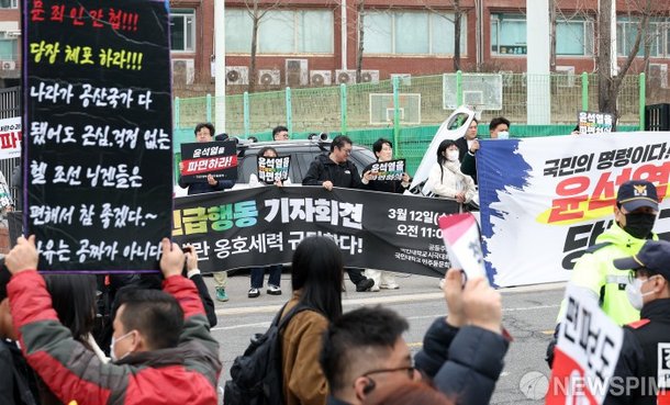 [현장] '김건희 박사 학위' 국민대서도 尹탄핵 찬반 집회 : 네이트 뉴스