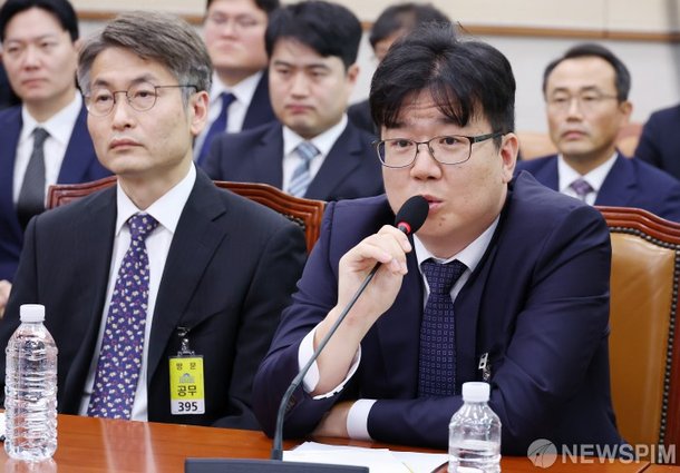 의원 질의에 답하는 최재현 검사 : 네이트 뉴스