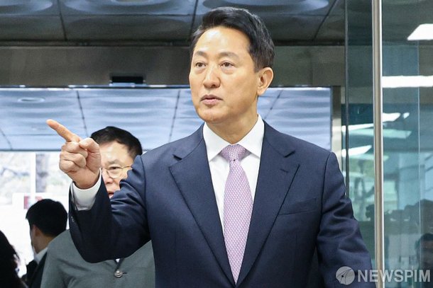 법원에 출석하는 오세훈