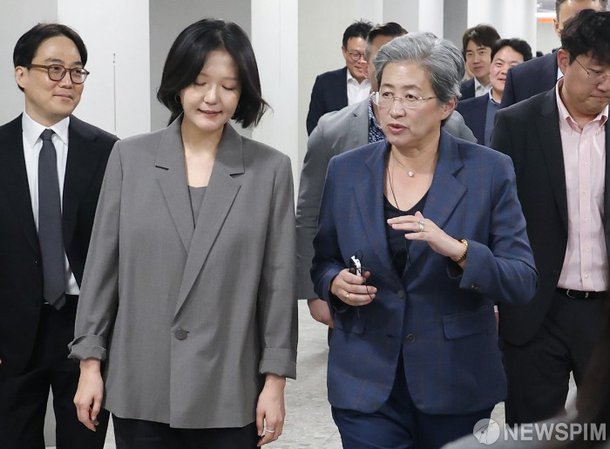 리사수 AMD CEO, 네이버 방문 : 네이트 뉴스
