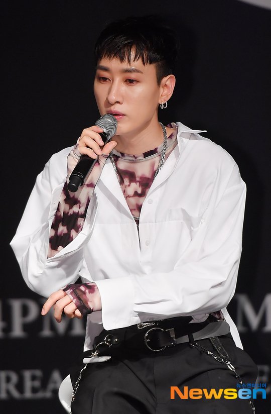 슈퍼주니어-D&E 은혁, 팬과 호흡하는 콘서트[포토엔HD] : 네이트 연예