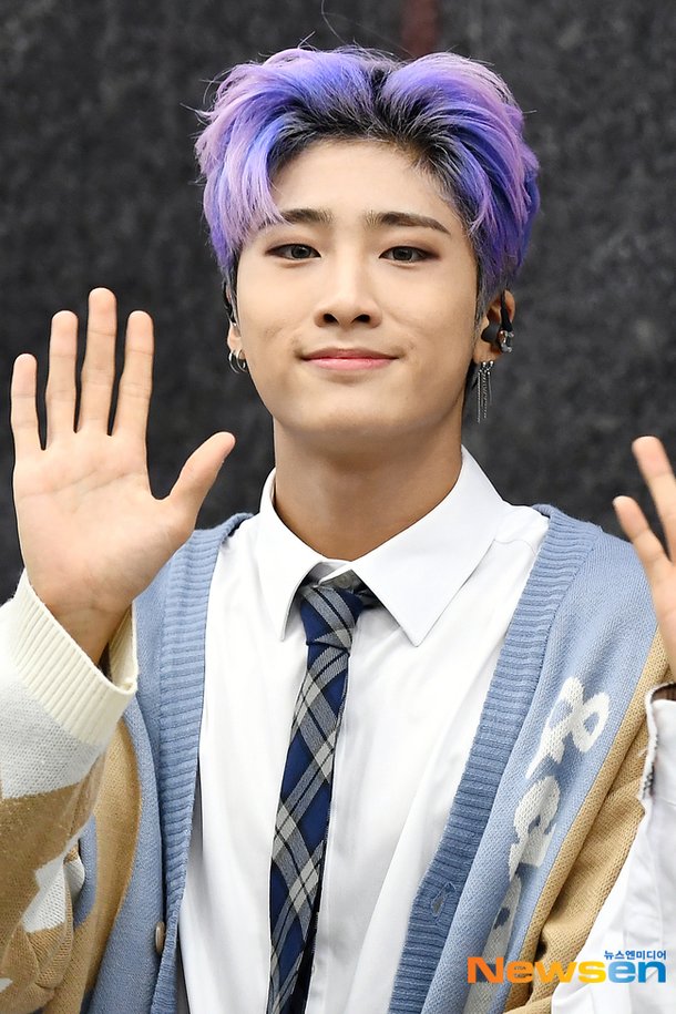 엔티엑스 지성 '멋진 손인사'[포토엔HD] : 네이트 연예