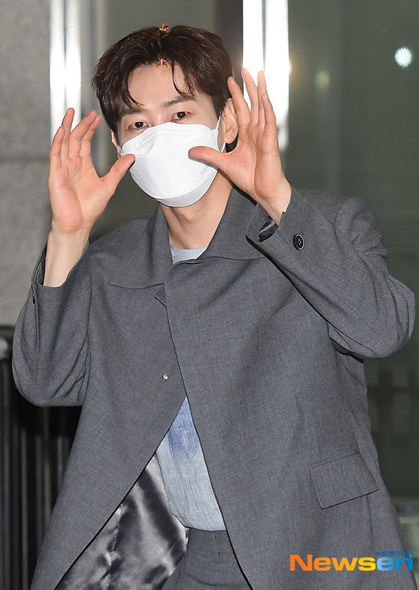 슈퍼주니어 은혁, 해맑게 손 인사 [포토엔HD] : 네이트 연예
