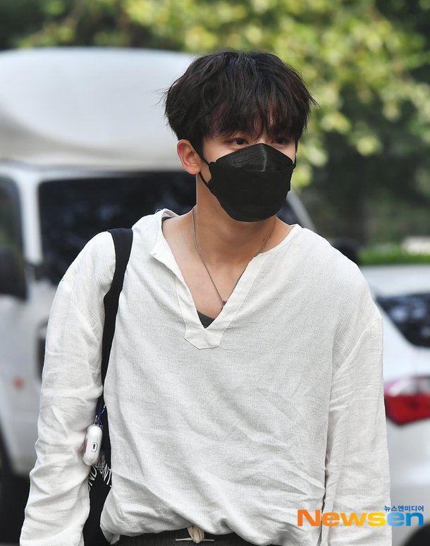위아이 김요한 '출근길, 살아있는 훈남 표정' [포토엔HD] : 네이트 연예