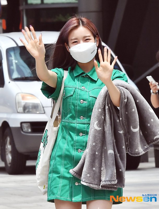 우연 (woo!ah!) '개성 넘치는 손인사~' [포토엔HD] : 네이트 연예