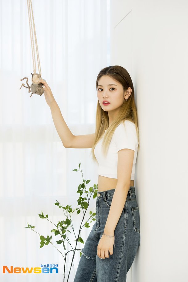 라잇썸 상아, 모델처럼 시크하게~[포토엔HD] : 네이트 연예