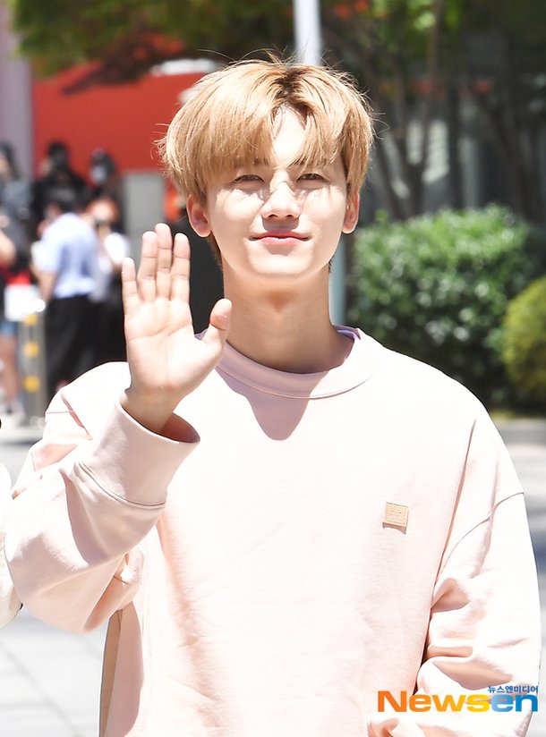 NCT DREAM 재민, 팬심 녹이는 손인사 [포토엔HD] | 아이돌24시 : 네이트 연예