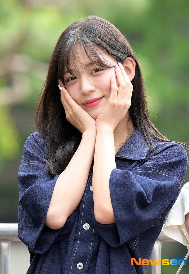 프로미스나인 이채영, 청순한 꽃받침 미모[포토엔HD] : 네이…