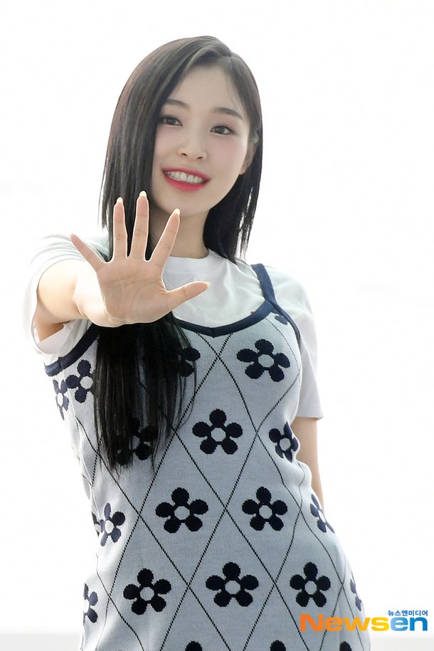 드림캐쳐 가현 '귀여움 폭발하는 인사'[포토엔HD] : 네이트 연예