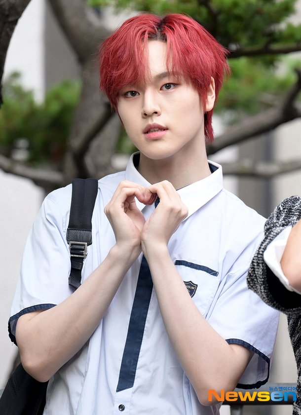 BAE173 도현, 심쿵 하트 세례~[포토엔HD] : 네이트 연예