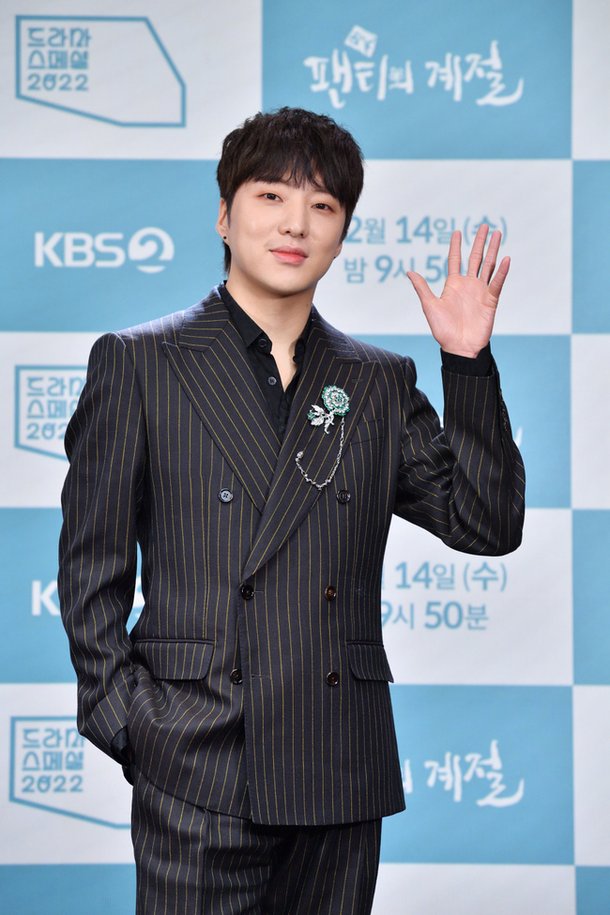 '팬티의 계절' 강승윤 "나이 들수록 진심 잃어가, 날 돌아본 작품" | 네이트 연예