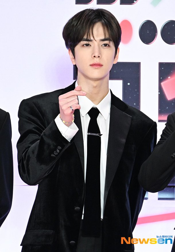 더보이즈 영훈. 끝도 없는 잘생김 [포토엔HD] : 네이트 연예